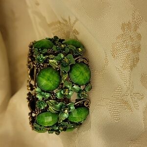 NWOT Bracelet with Brilliant Green Stones